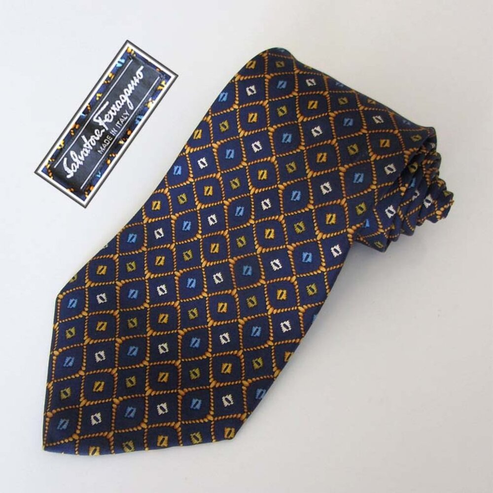 FERRAGAMO net chain micro medallion neck tie 100% silk Italy